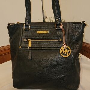Micheal kors Shoulderbag Black NWOT🎊
